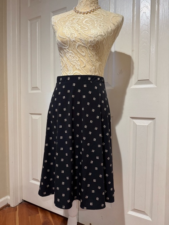 Gilli Dresses & Skirts - Gilli Black Circle Skirt with Cream Geometric Motif